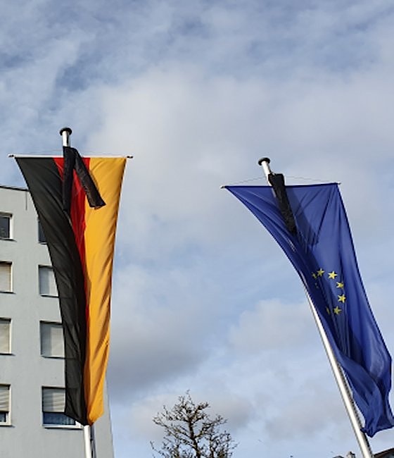 Trauerbeflaggung vor dem Rathaus